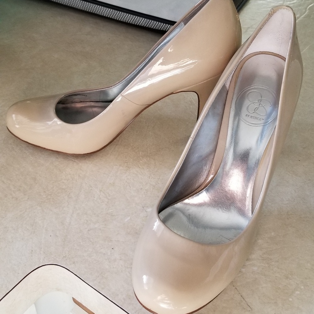 SOLD: Jessica Simpson Nude Patent Roundtoe Pump Heels